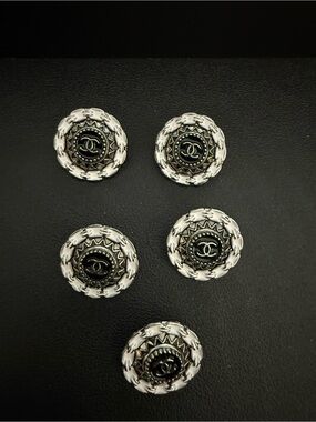 Preloved Chanel Black & Silver CC Logo Buttons - Set of 5